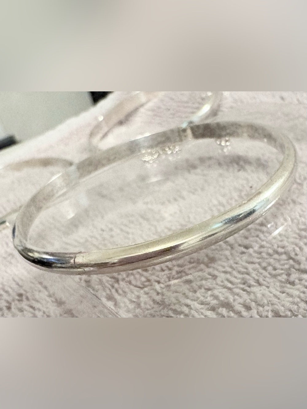 Sterling’s silver Women's Hinged Bangle Bracelet with Safety Chain